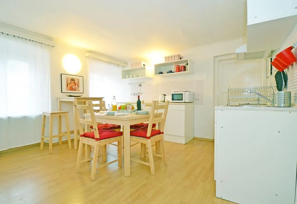 Prague Down Town Apartment 0*,